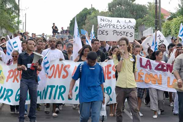 Hier au Tampon, succès de la manifestation de soutien aux jeunes ciblés par la répression parce qu’ils se sont levés contre la politique de casse sociale du gouvernement. (photo Toniox)
