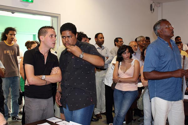 Colère des étudiants dont la voix est portée par Stéphane Maillot, président de l’UNEF aux côtés de Gilles Leperlier (à gauche), président de l’AJFER. (photos S.P.)