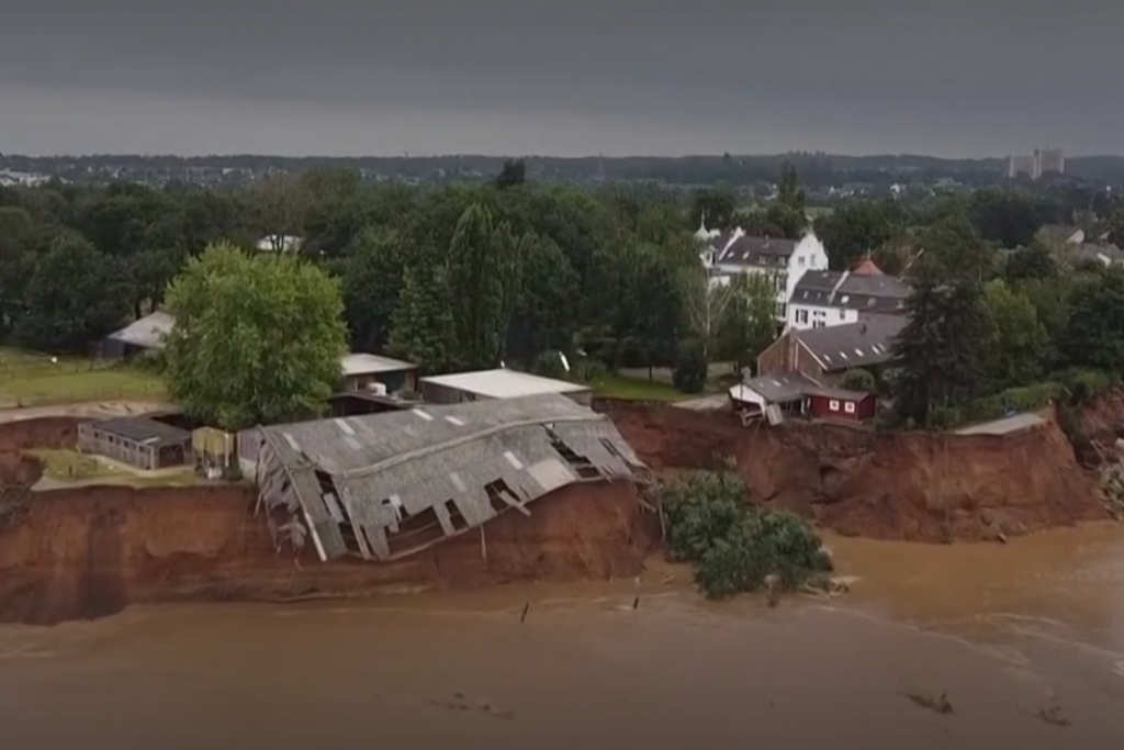 Les inondations aggravent la crise en Europe - Changement ...