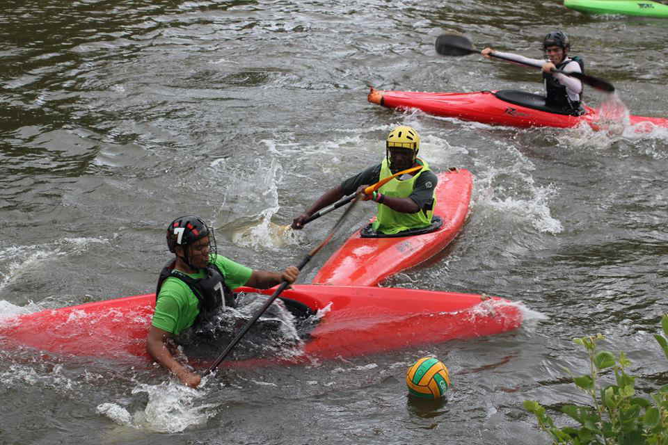 « Partager plus que du sport ! » avec le kayak à SainteSuzanne