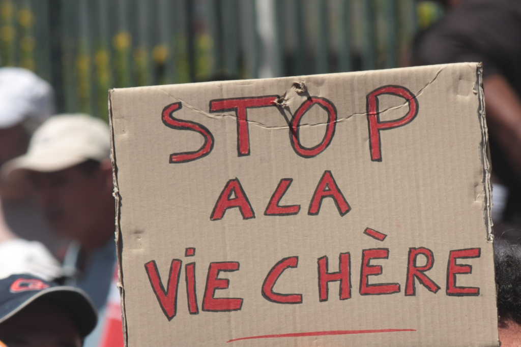 Vie chère : « les Outre-mer pourraient de nouveau se transformer en
