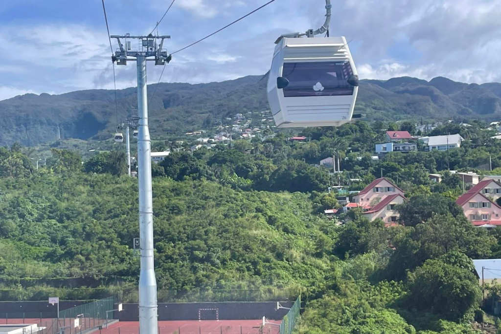 Le premier téléphérique urbain de La Réunion ouvre une nouvelle ère