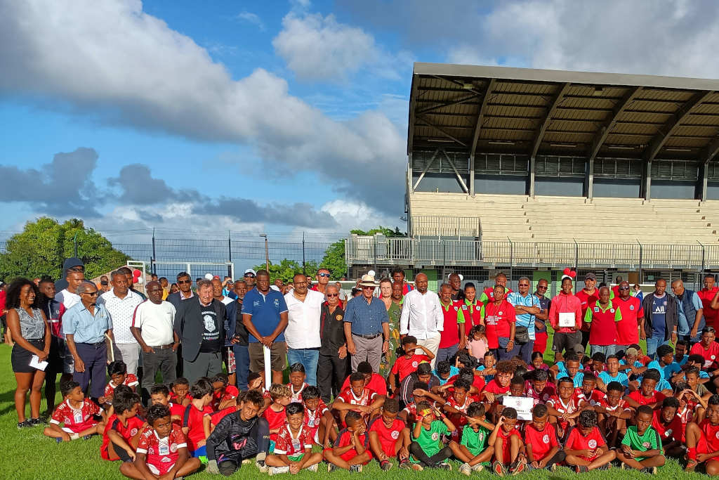 La Ville de SainteSuzanne et le FC Bagatelle rendent un hommage