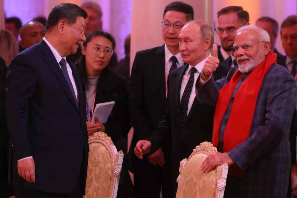 Les dirigeants des pays moteurs de l'économie mondiale étaient réunis au Sommet des BRICS à Kazan en Russie, parmi eux Xi Jinping (Chine), Vladimir Poutine (Russie) et Narendra Modi (Inde).