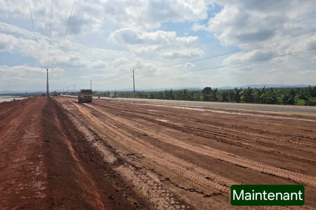 Travaux en cours pour la construction de la rocade entre Ivato et Antananarivo qui accueillera une ligne de bus électriques.